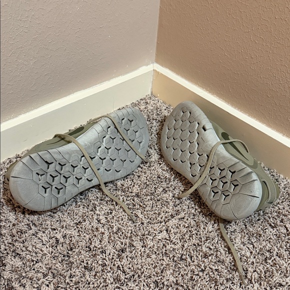 Nike Men's Olive Green Sneakers - Picture 5 of 5